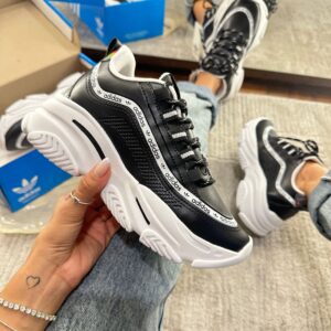 Adidas Sneaker